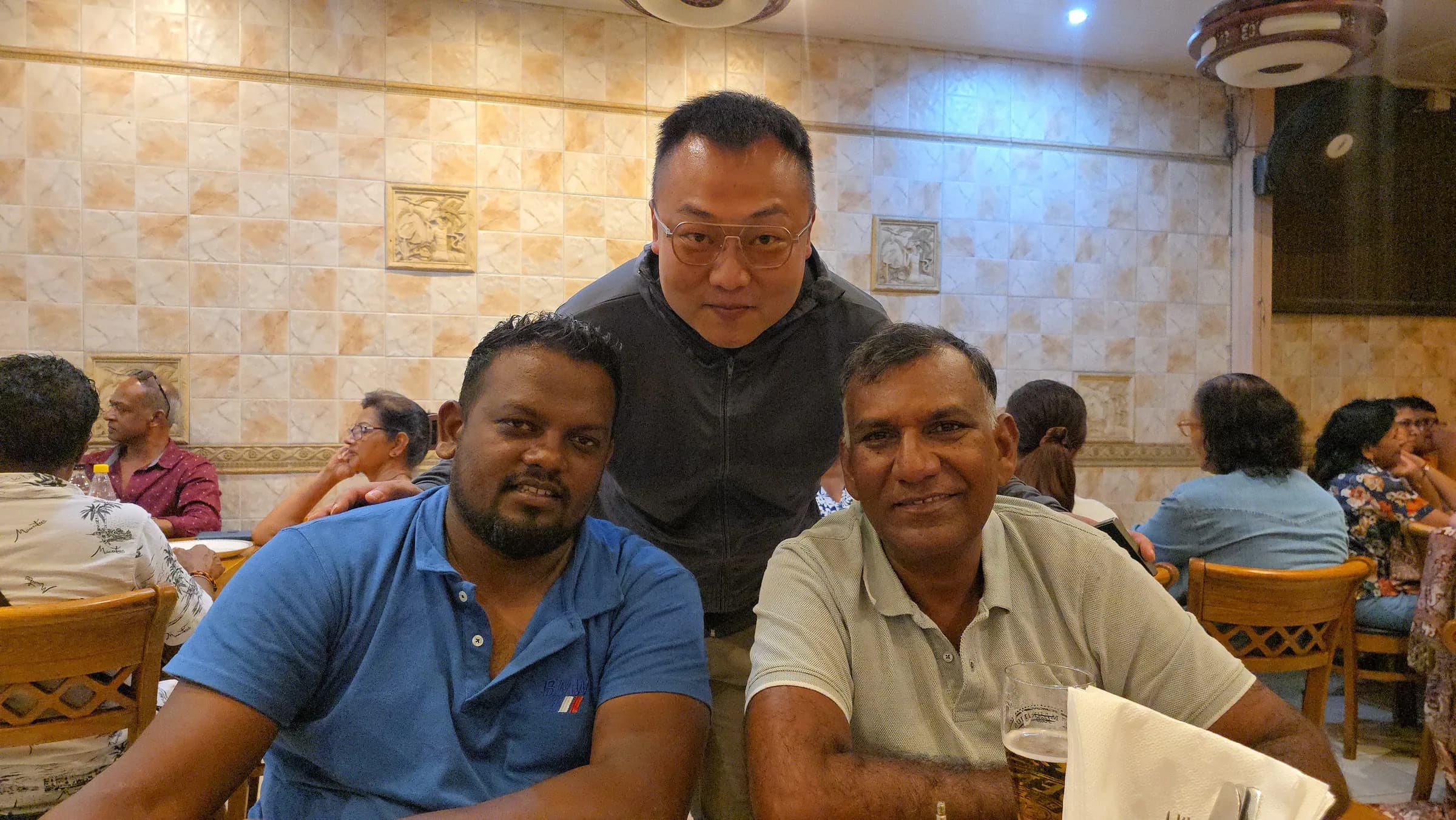 Rongkai Solar team sharing a dinner with international business partners.